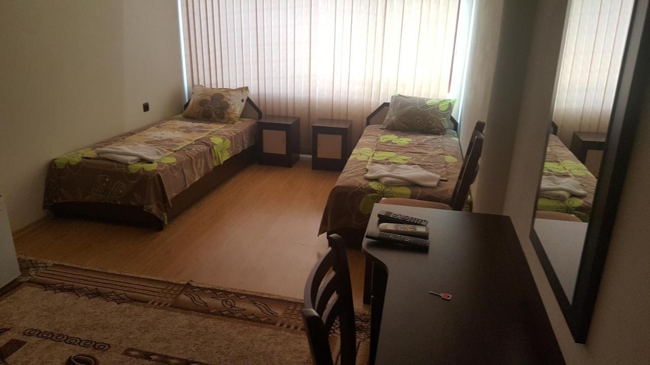 Sachaka Hotell Karlovo Exteriör bild